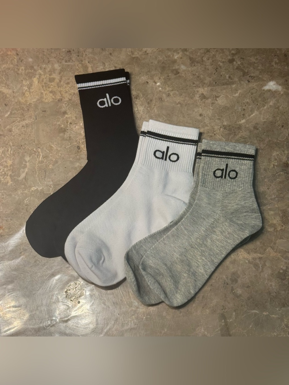 New Women’s Alo Socks
New with tags in its packaging 
3 pairs 
Fits sizes 6-11